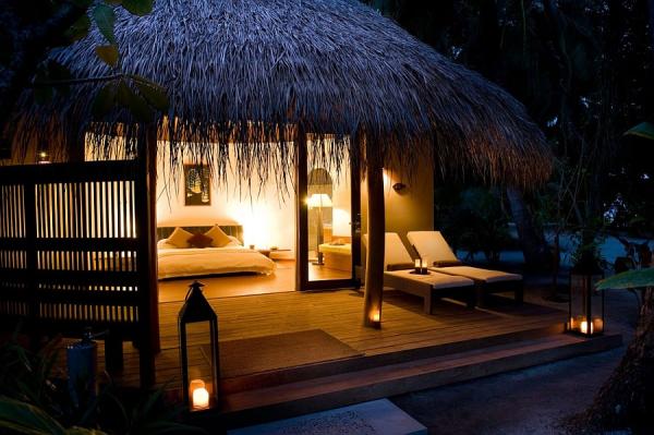 Lovely-lantern-style-lighting-takes-over-at-the-resort-after-sunset