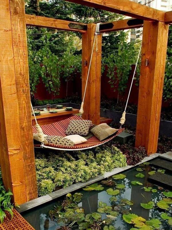 Lovely-patio-with-a-hammock-that-also-doubles-as-a-daybed