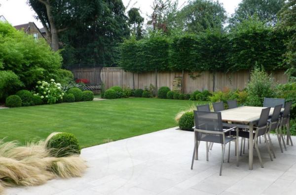 Lush-lawn-beside-a-modern-patio