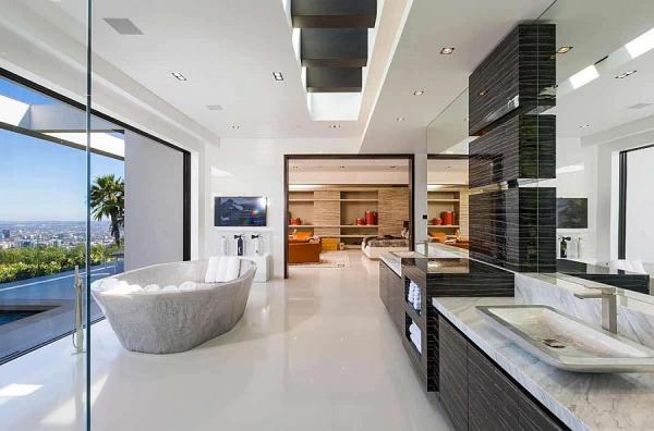 Luxurious-bathroom-of-the-Beverley-Hills-Home