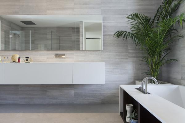 Mediterranean-residence-bathroom