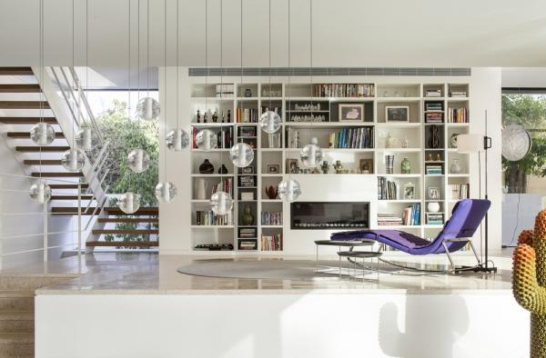 Mediterranean-residence-library-overview-pendants