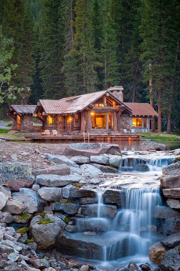 Natural-pond-around-the-cabin-retreat-with-a-magical-water-feature