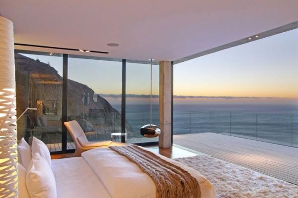 Ocean-front-bedroom-with-a-plush-rug