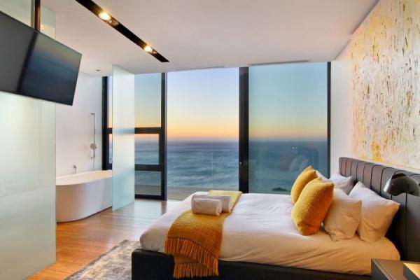 Ocean-front-bedroom-with-a-tub