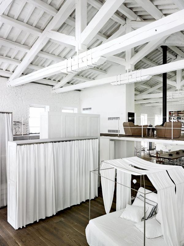 Old-Italian-factory-transformed-into-a-unique-industrial-style-home