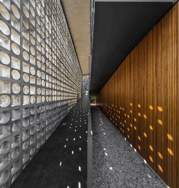 Open-ramp-creates-a-unique-entrance-to-the-contenporary-Brazilian-home