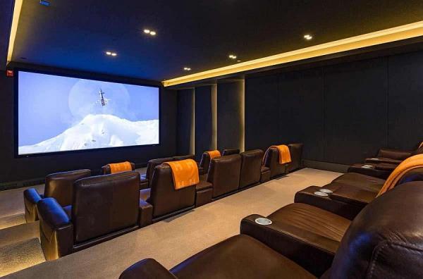 Opulent-home-theater-design-for-the-sensational-bachelor-pad