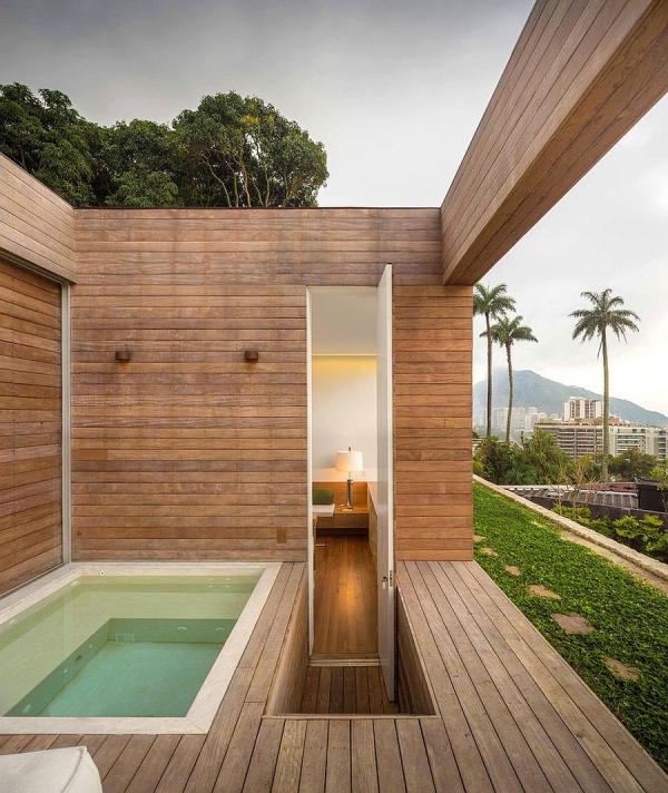 Outdoor-Jacuzzi-adds-to-the-opulent-experience-of-the-house