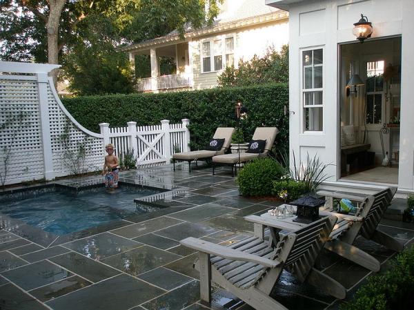Perfect-petite-pool-for-the-small-backyard