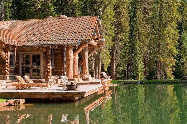 Porch-of-the-rustic-cabin-seems-like-a-perfect-starting-point-for-a-relaxing-swim