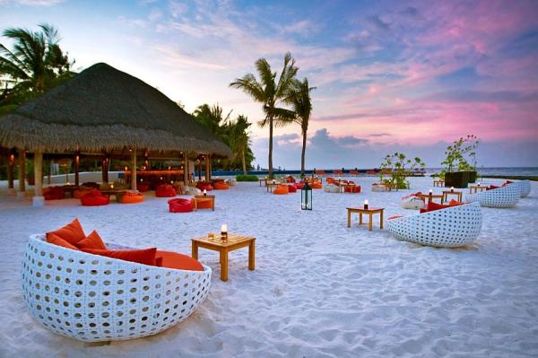 Pristine-white-beach-plays-the-perfect-host-to-a-relaxing-evening-at-the-Island-Resort