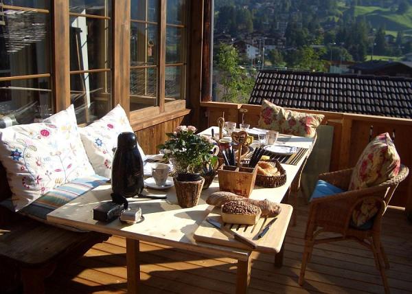 Private-balcony-overlooking-the-lovely-alps
