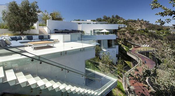 Private-decks-and-terraces-expand-the-living-space-outdoors