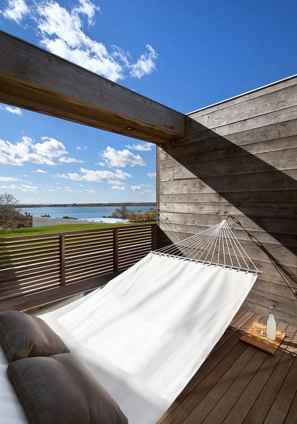 Relaxing-retreat-with-hammock-takes-up-little-space