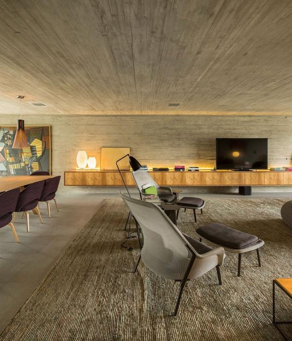 Sculptural-lighting-and-sleek-entertainment-unit-for-the-living-room