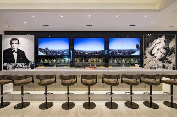 Sensational-home-bar-design-of-the-Beverley-Hills-mansion