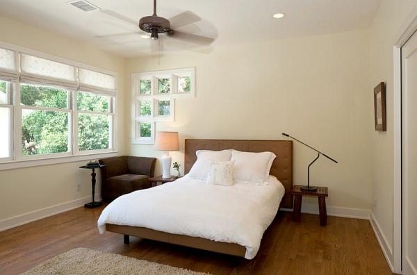 Sleek-side-table-is-the-perfect-fit-for-the-small-corner-space