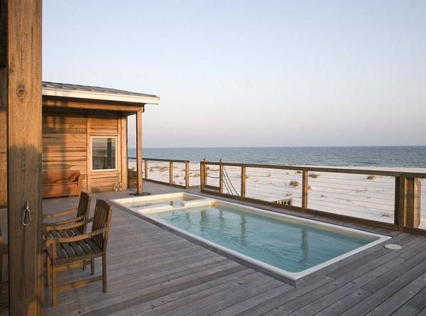 Small-oceanview-pool-on-the-deck-shapes-a-relaxing-retreat