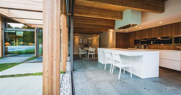 Smart-kitchen-and-dining-area-with-a-modern-vibe