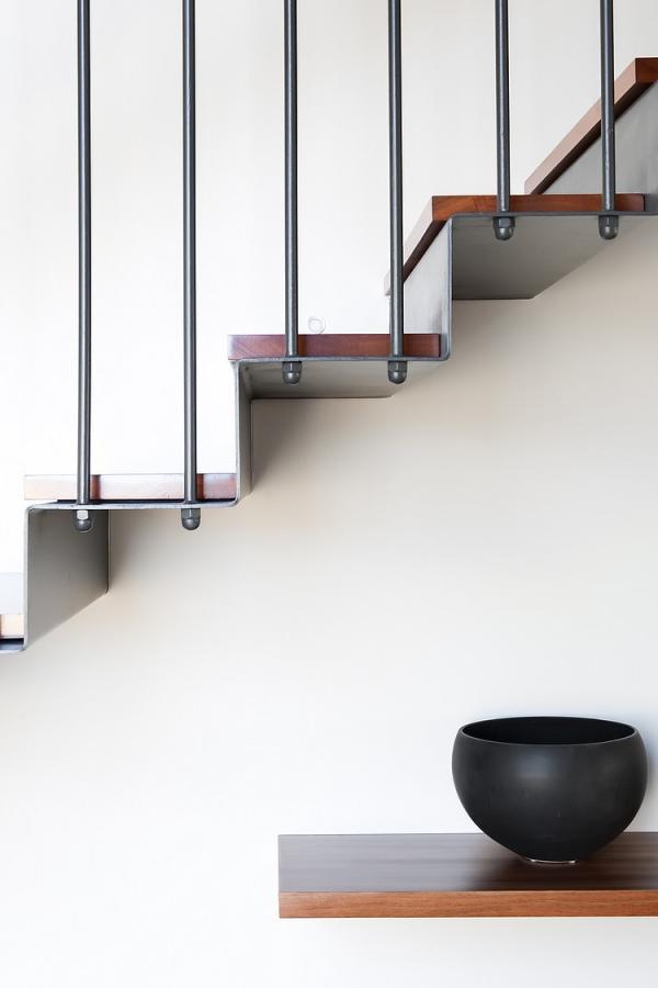 Smart-staircase-leading-to-the-top-floor