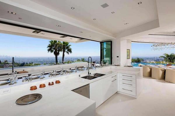 State-of-the-art-kitchen-connected-with-the-outdoor-deck