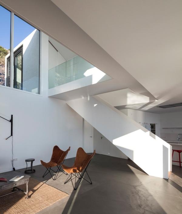 Sunflower-House-buterfly-chairs-kitchen-in-back