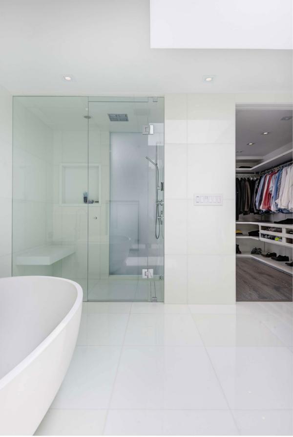 Toronto-bachelor-home-bathroom-shower