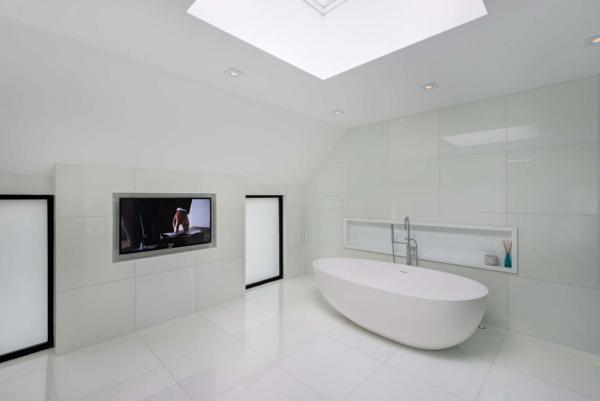 Toronto-bachelor-home-bathroom-tub