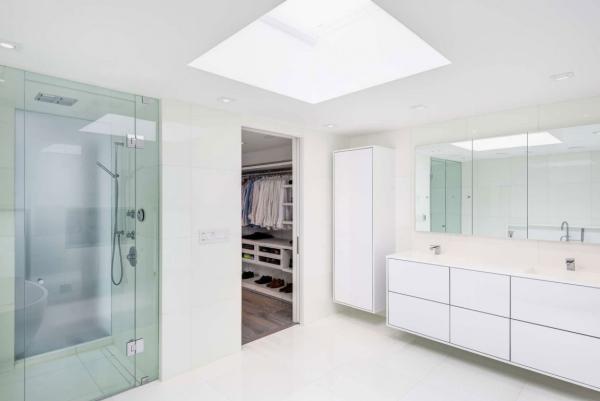 Toronto-bachelor-home-bathroom-vanity