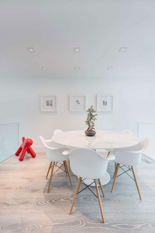 Toronto-bachelor-home-dining-area