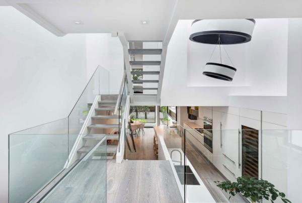 Toronto-bachelor-home-staircase