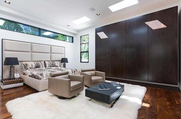 Tufted-headboard-adds-an-air-of-luxury-to-the-bedroom