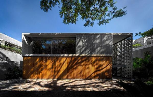 Unique-facade-of-the-Brazilian-home-in-wood-and-concrete