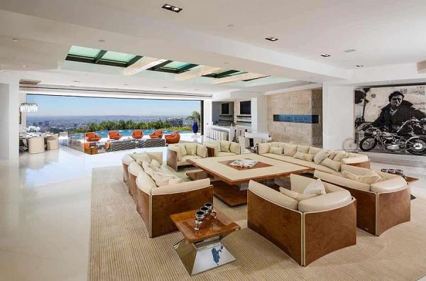 View-of-the-LA-skyline-from-the-grand-living-space