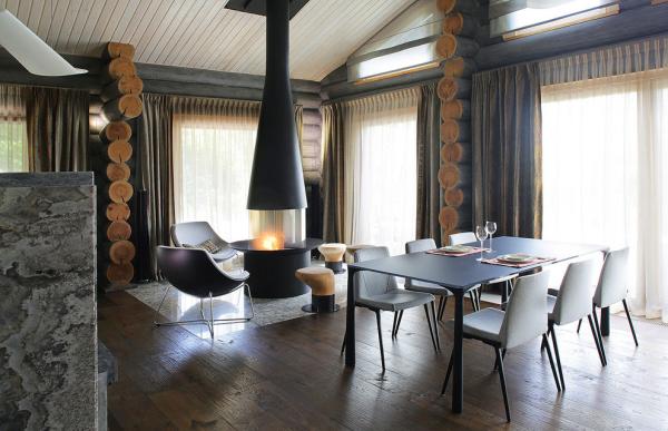 Wooden-Cottage-dining-area