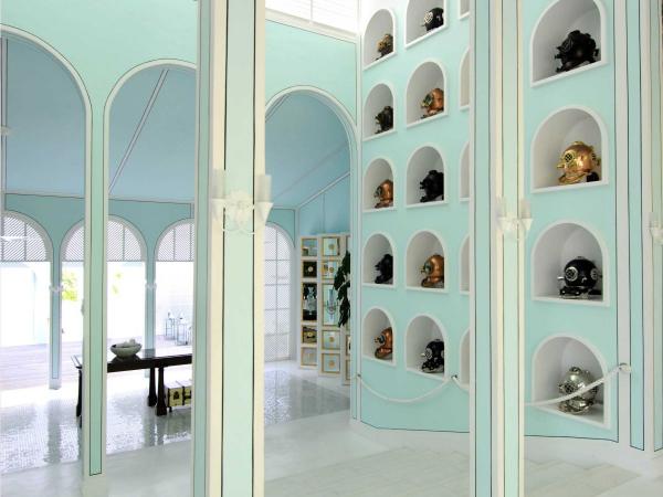 around-the-resort-youll-find-ceramic-sculptures-chinoiserie-and-british-colonial-pieces-and-paintings-by-haitian-artist-jasmin-joseph