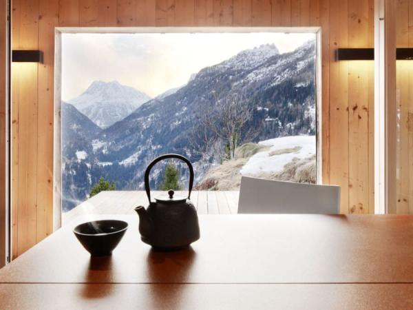 arsenal-b47-ralph-germann-architectes-dining-table-view