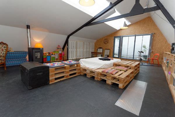 attic-room-big-pallet-bed