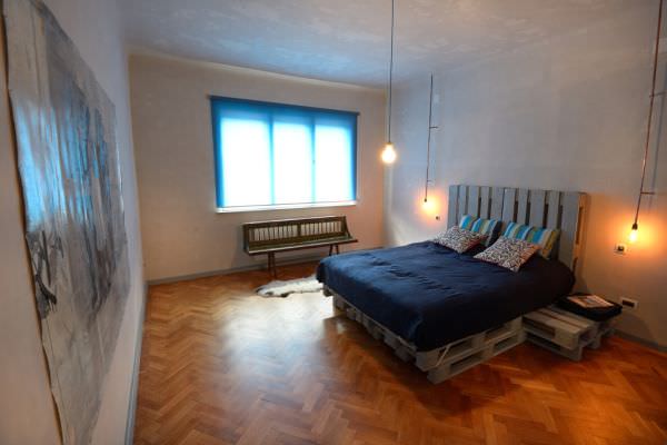 bohemian-cluj-apartment-bedrom-made-from-pallets1