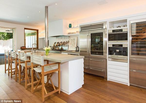 casa-pamela-anderson-malibu beach-freshhome (6)