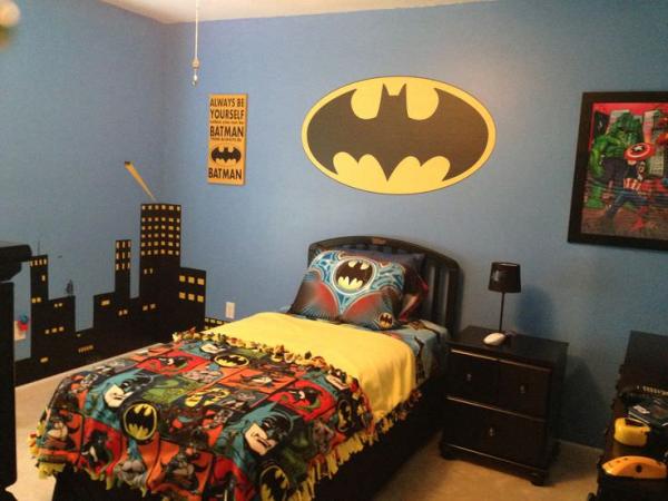 colorful-bedding-batman-superhero-themed-room