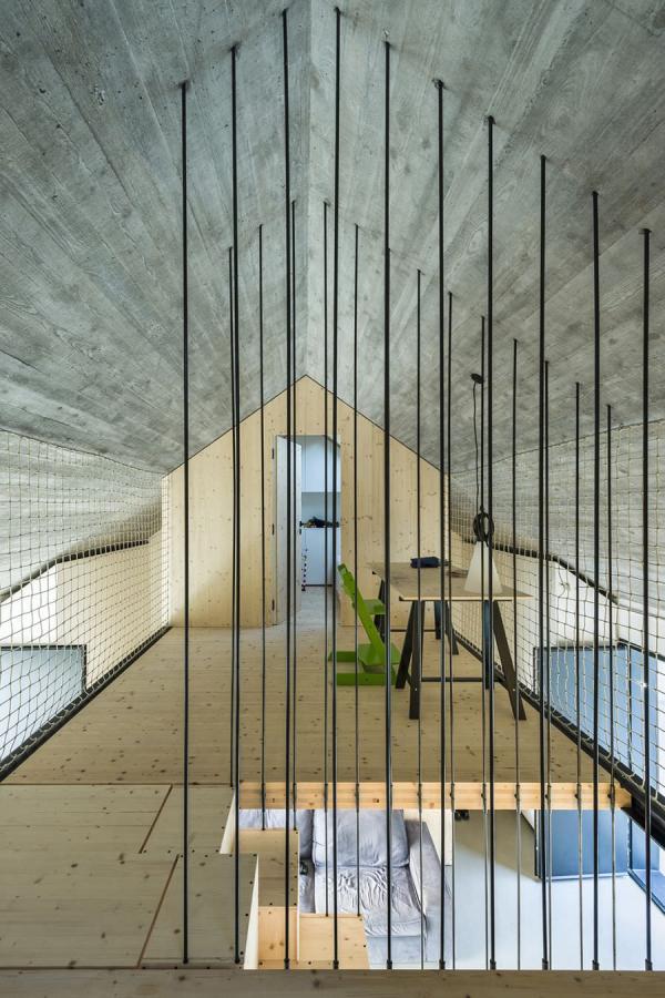 compact-karst-house-dekleva-gregori-arhitekti-upstrairs