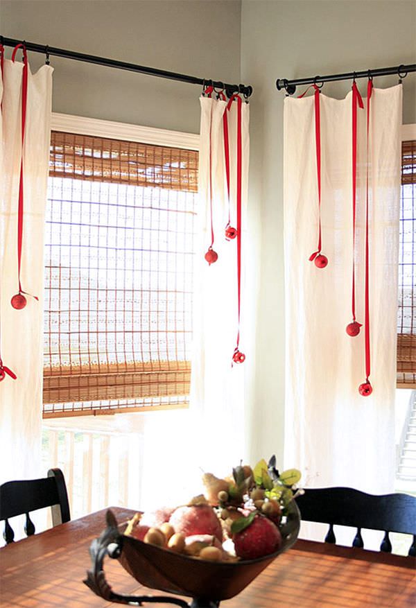 decorate-curtains-with-ribbons-for-christmas