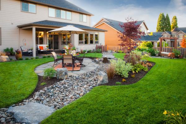dreaming-backyard-design-with-rocks