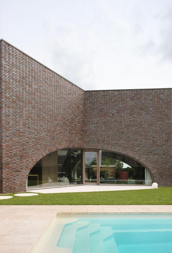 exterior-arched-windows