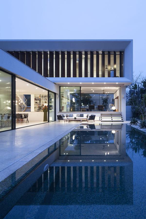exterior-mediterranean-villa-paz-gersh-architects