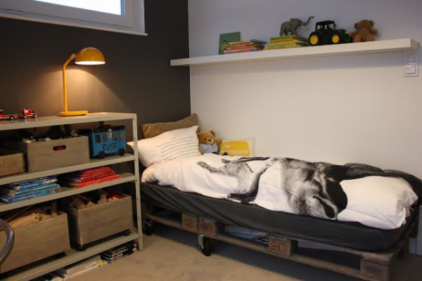 kids-bedroom-pallet-bed