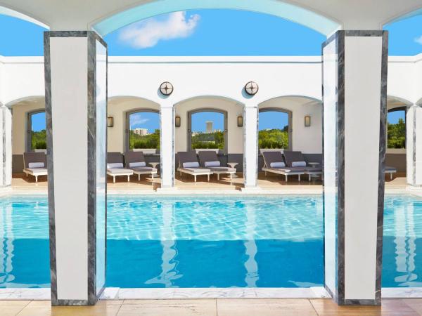 located-in-knightsbridge-above-great-city-stops-like-harrods-and-harvey-nichols-the-berkeley-hotel-london-offers-a-peaceful-escape-from-the-hustle-and-bustle-below