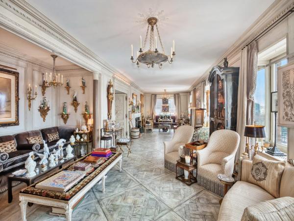 nearly-two-decades-ago-interior-designer-howard-slatkin-bought-two-apartments-on-the-14th-floor-of-the-building